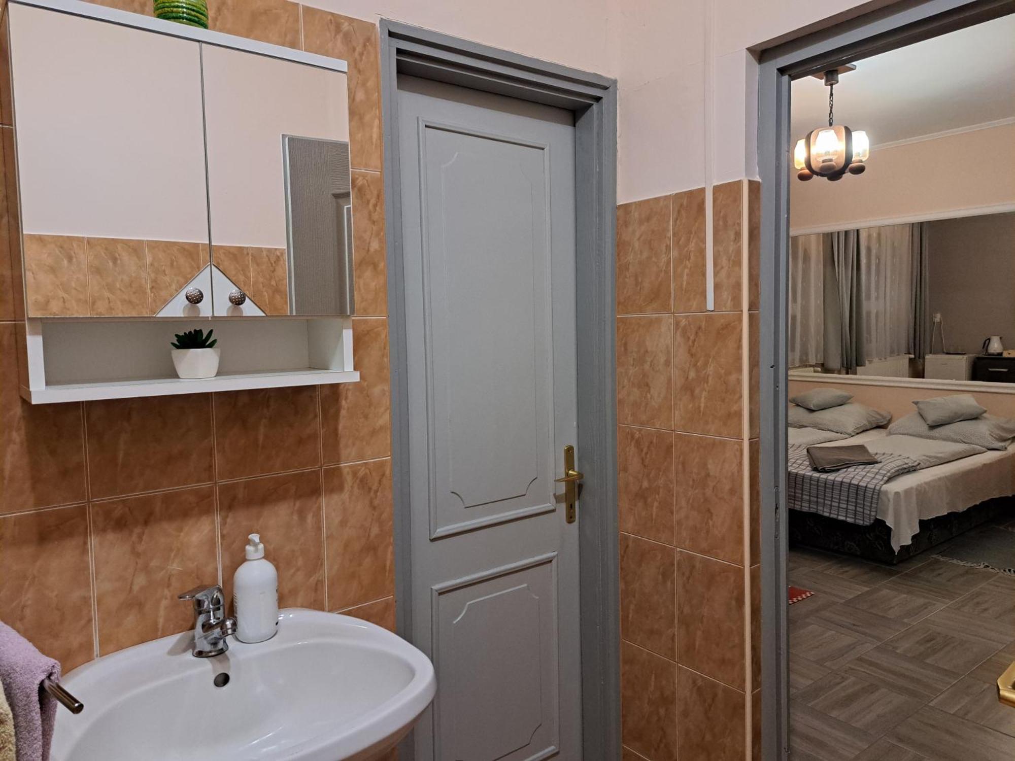Kisdiofa Panzio Es Vendeglo Bed & Breakfast Vajdacska Exterior photo