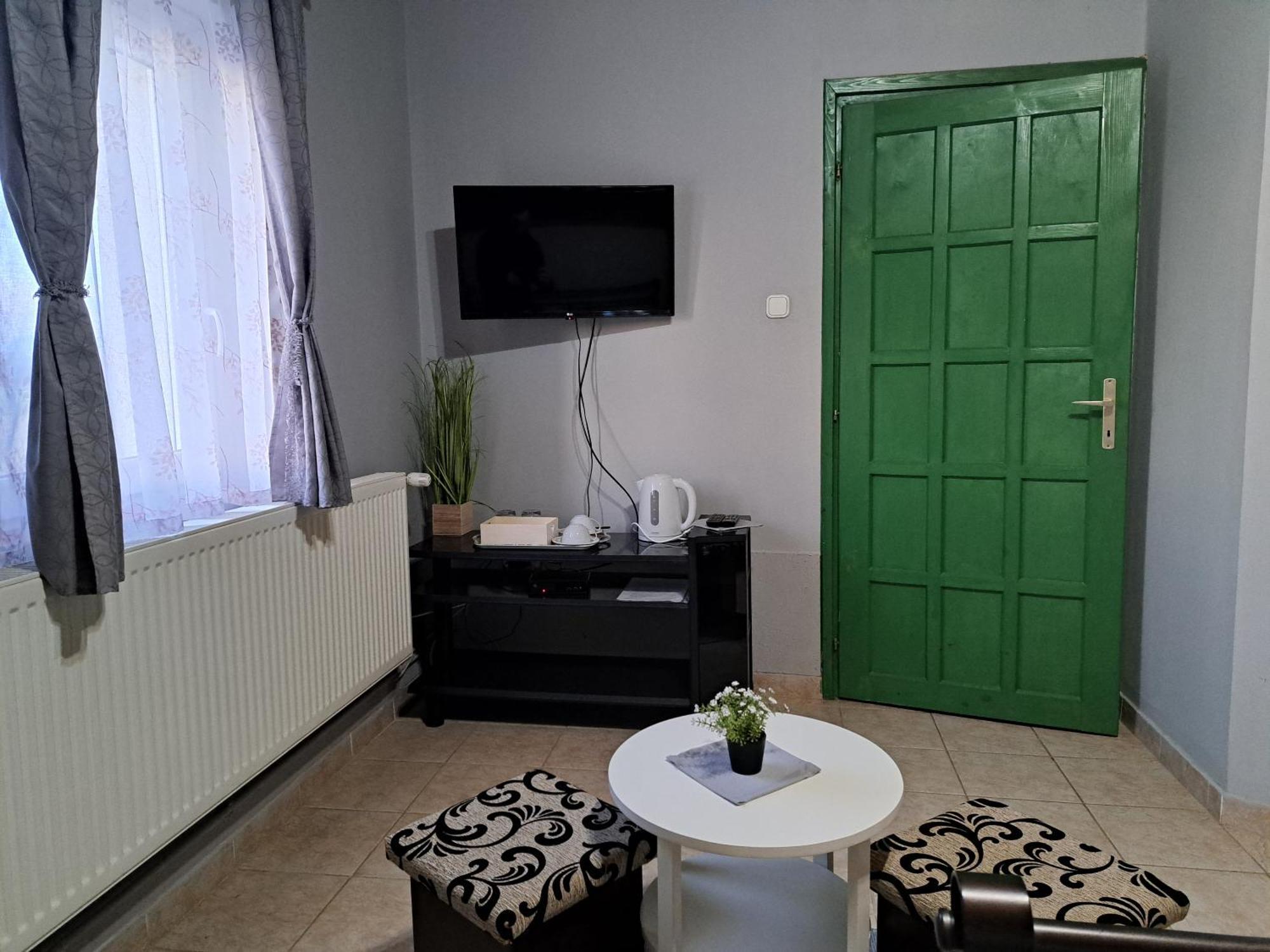 Kisdiofa Panzio Es Vendeglo Bed & Breakfast Vajdacska Exterior photo