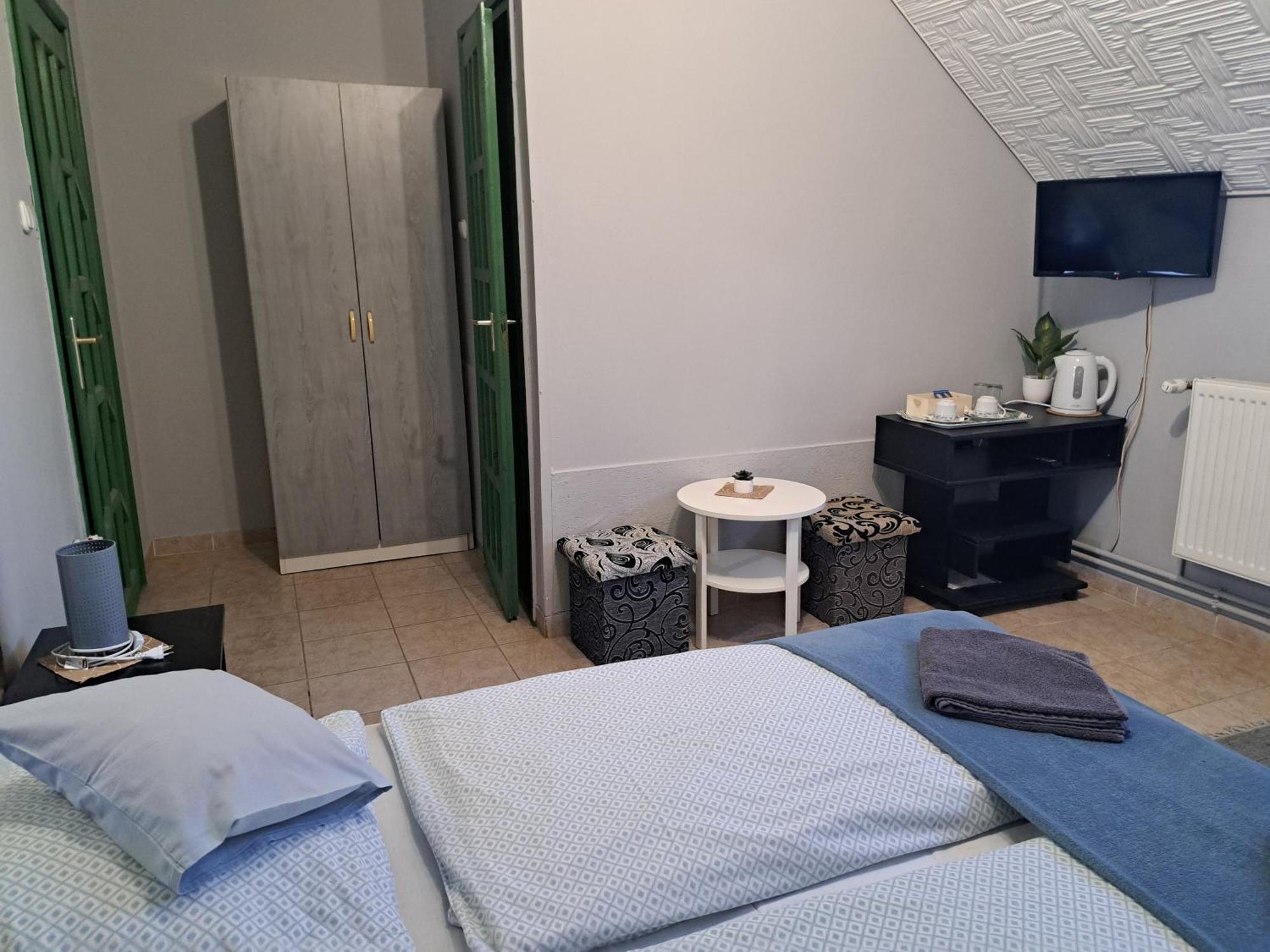Kisdiofa Panzio Es Vendeglo Bed & Breakfast Vajdacska Exterior photo