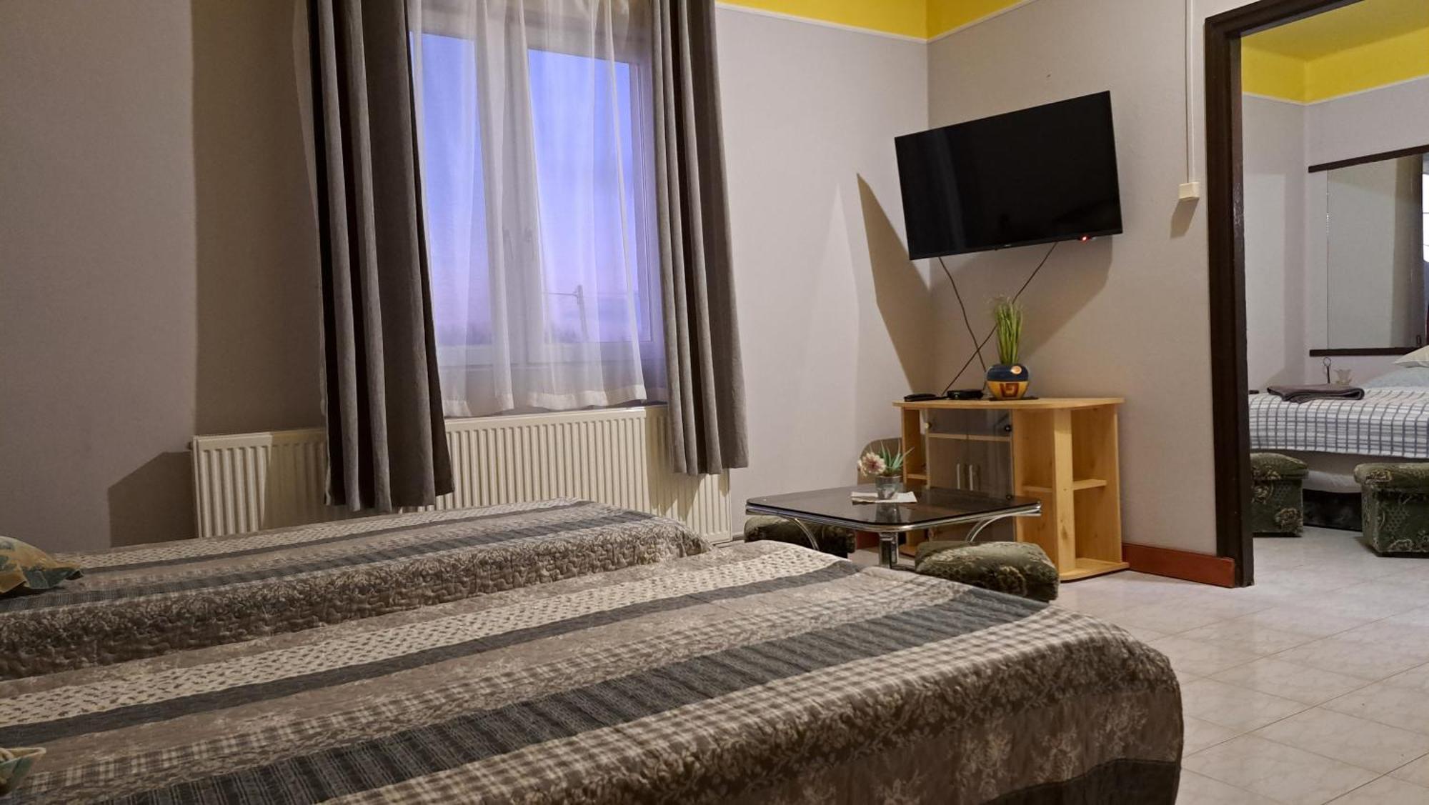 Kisdiofa Panzio Es Vendeglo Bed & Breakfast Vajdacska Exterior photo